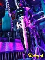 Katherina - Meesteres Katherina wacht op u in haar BDSM Kamer!