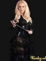 meesteres-tess-bdsm-via-kinky-61e497dab69d6800122dfc23