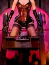 meesteres-tayra-bdsm-via-kinky-6941a0e4a18cde0013531eae