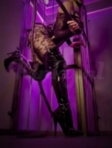 meesteres-tayra-bdsm-via-kinky-693693e29ca91f001354a422