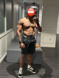 dimitri-escort-via-kinky-698f261d7920e5001276049c