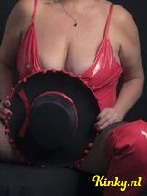 simone-erotische-massage-via-kinky-696a2477bb927a00130a3495