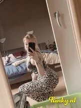 michelle-virtual-sex-via-kinky-6690f7064707fb00131dc64d