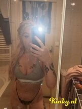 michelle-virtual-sex-via-kinky-6690f7064707fb00131dc64c