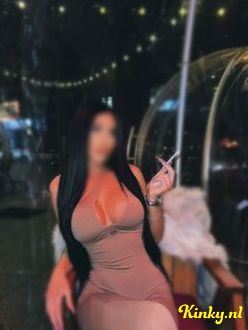 mistress-serenna-bdsm-via-kinky-694414a1edbe0d001313a774