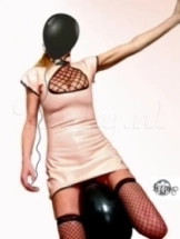 meesteres-lizzy-bdsm-via-kinky-686f0eddb04b8d00132e1b05