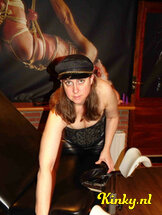 meesteres-lizz-bdsm-via-kinky-67850689474f3100138192dd