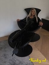 anna-bdsm-via-kinky-6793caa478eb440014821e5e