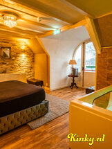 villa-weizigt-club-in-dordrecht-60a266119d0098406bbc7f99