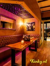 villa-weizigt-club-in-dordrecht-60a265c79d0098070cbc7f97