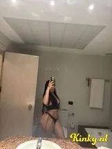 nahomy-prive-ontvangst-via-kinky-698326882ec2c000132c01c3