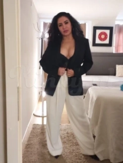 misuky-erotische-massage-via-kinky-681a949c6f455c0013cfda24