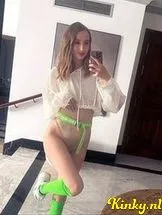 trixie-virtual-sex-via-kinky-68d0fea739a405001305ddc3