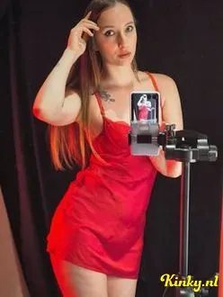 trixie-virtual-sex-via-kinky-698f172c4a1c0f0013fd12b7