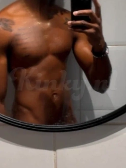 tremaine-erotische-massage-via-kinky-68fdcae0a9c49d001396584a