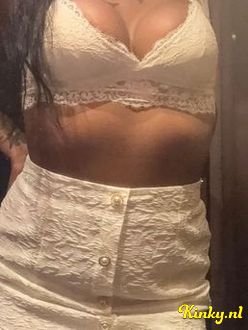 kaylaah-erotische-massage-via-kinky-694024acf83c6e0013fb50c1