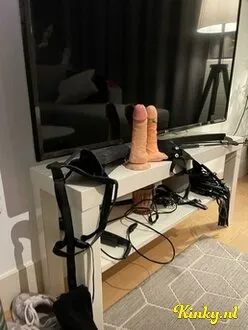 mistress-eva-bdsm-via-kinky-685bfc5bb04b8d00132dfd6a