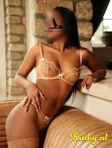 amira-escort-via-kinky-693326875d9345001381cf30