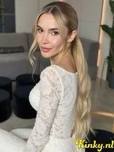 melania-prive-ontvangst-via-kinky-68d3a8bef6c6eb0013e5e72a