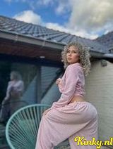 Milly - Moments of Luxury and Seduction