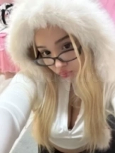 lolla-virtual-sex-via-kinky-690baa1ef044d900134e3f1a