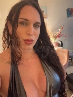 selena-ts-prive-ontvangst-via-kinky-6932de745345040012b4aa24