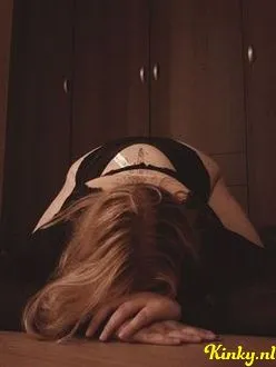 rosie-bdsm-via-kinky-692095d7f65b7000139341f3