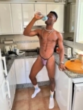 kemi-erotische-massage-via-kinky-69a5c21756d37500133aed89