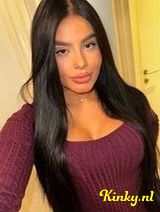 Safyra - sexy jonge Latina brunette