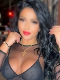 lucy-erotische-massage-via-kinky-69aadca52c2ae00013dbf562