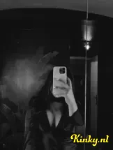 emy-erotische-massage-via-kinky-69bbe348777d540013a5c85f