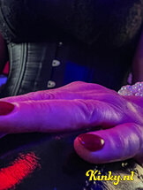 meesteres-niky-bdsm-via-kinky-664c9ea24d5965001a0140c1