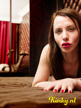 juli-erotische-massage-via-kinky-5cf68eee3dbf50b41725d23c