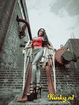 meesteres-pia-bdsm-via-kinky-614c487f42421807f09da199