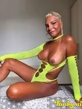 valentina-ts-prive-ontvangst-via-kinky-68d2bd23f6c6eb0013e5e66b