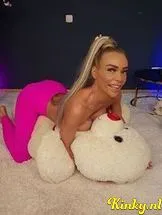 ashley-virtual-sex-via-kinky-68f10259665fb2001363258e