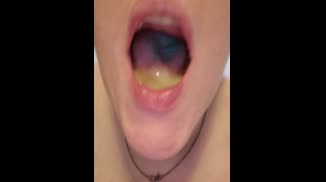 pijpen, sperma in mond te zien, doorslikken