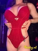 luci-lux-bdsm-via-kinky-697325c4be88c300149a939e